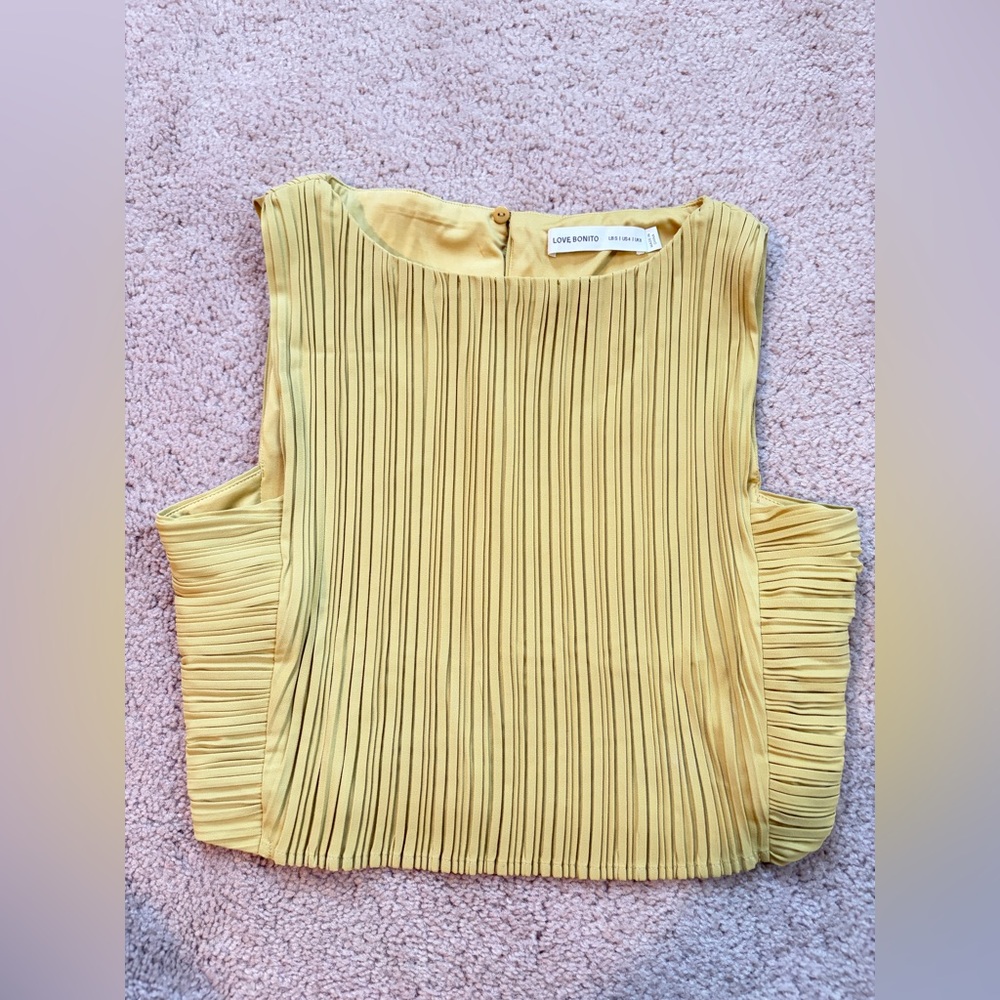Love Bonito, Pleated Crop Top
